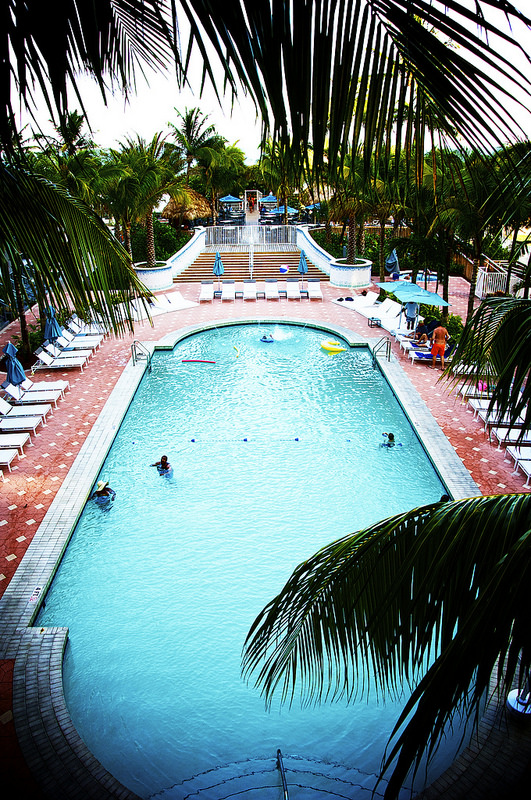 Courtyard Cadillac Marriott Getaway, Miami Beach – Masala ...